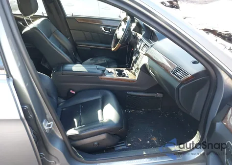 2013 Mercedes-Benz E 350 4Matic z USA, uszkodzony, nr VIN WDDHF8JB6DA764974